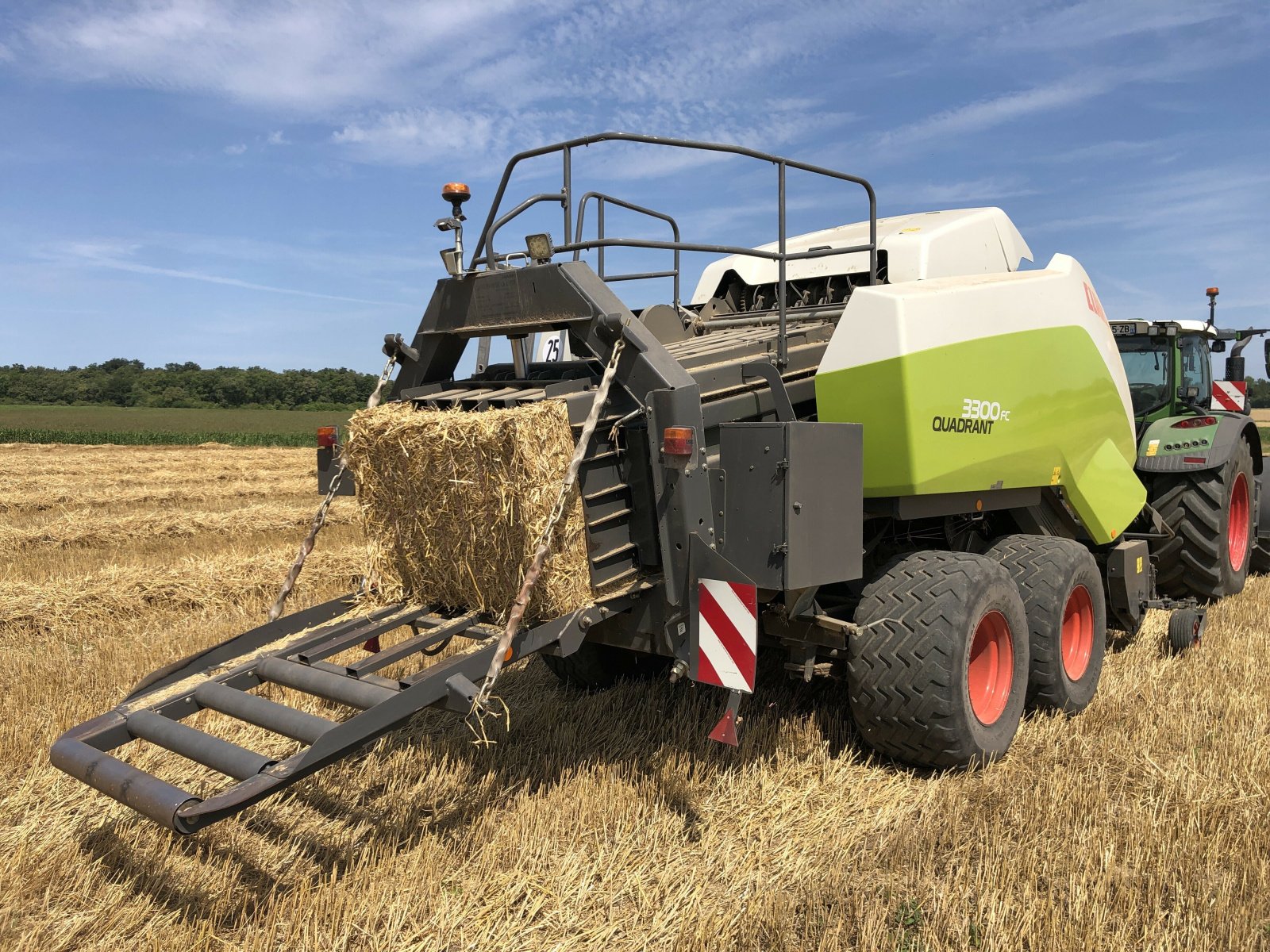 Großpackenpresse van het type CLAAS PRESSE QUADRANT 3300 FC T + ST, Gebrauchtmaschine in ST CLEMENT DE LA PLACE (Foto 4)