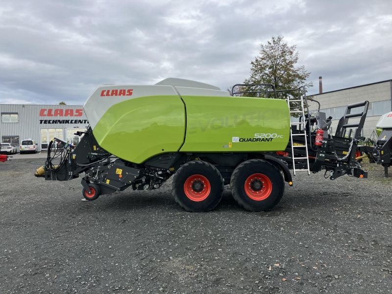 Großpackenpresse van het type CLAAS PRESSE QUADRANT 5200 FC TANDEM, Neumaschine in Grimma (Foto 1)