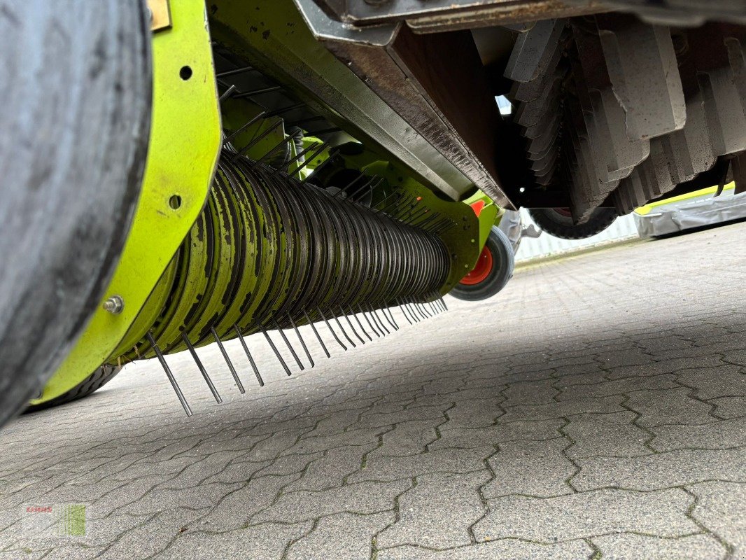 Großpackenpresse des Typs CLAAS Quadrant 2200 RC mit Vorbauhäcksler, Gebrauchtmaschine in Risum-Lindholm (Bild 4)