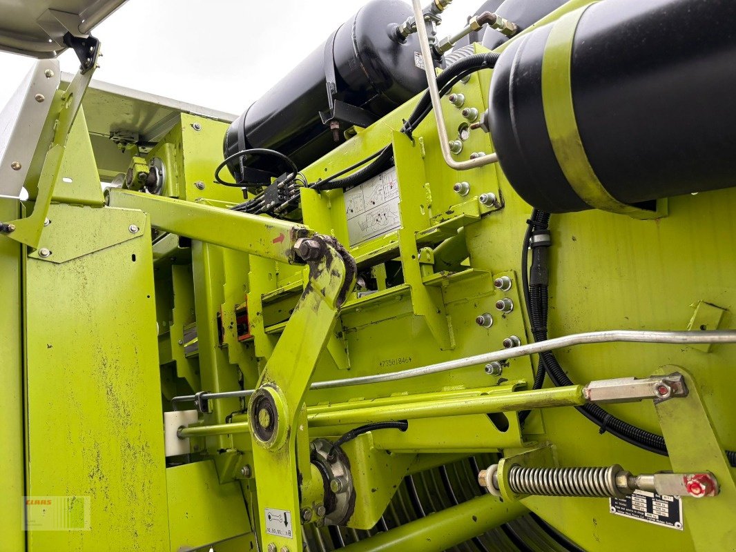 Großpackenpresse des Typs CLAAS Quadrant 2200 RC mit Vorbauhäcksler, Gebrauchtmaschine in Risum-Lindholm (Bild 13)