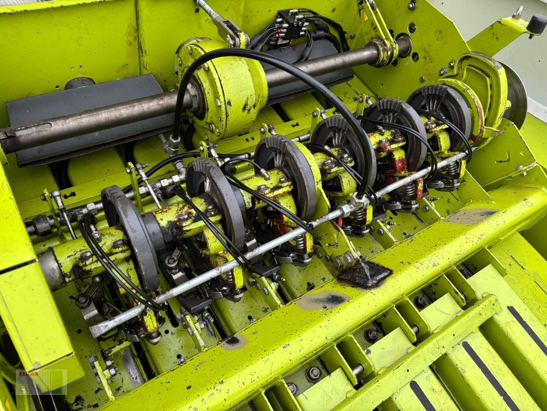 Großpackenpresse des Typs CLAAS Quadrant 2200 RC mit Vorbauhäcksler, Gebrauchtmaschine in Risum-Lindholm (Bild 16)