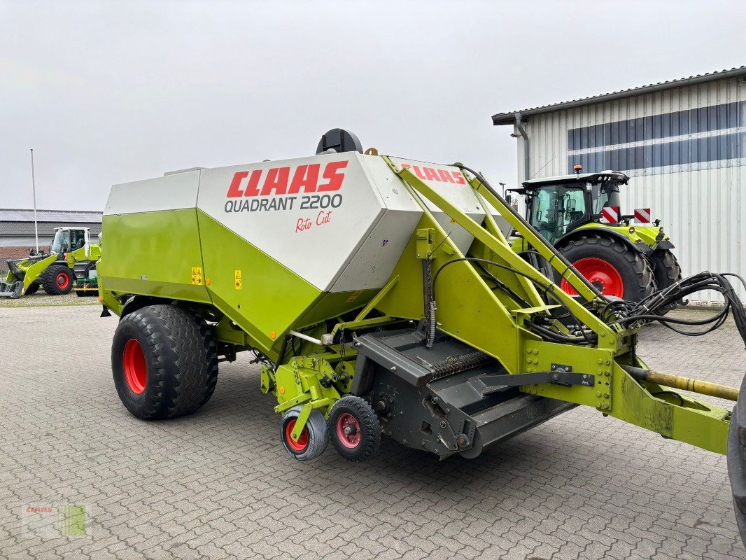 Großpackenpresse des Typs CLAAS Quadrant 2200 RC mit Vorbauhäcksler, Gebrauchtmaschine in Risum-Lindholm (Bild 7)