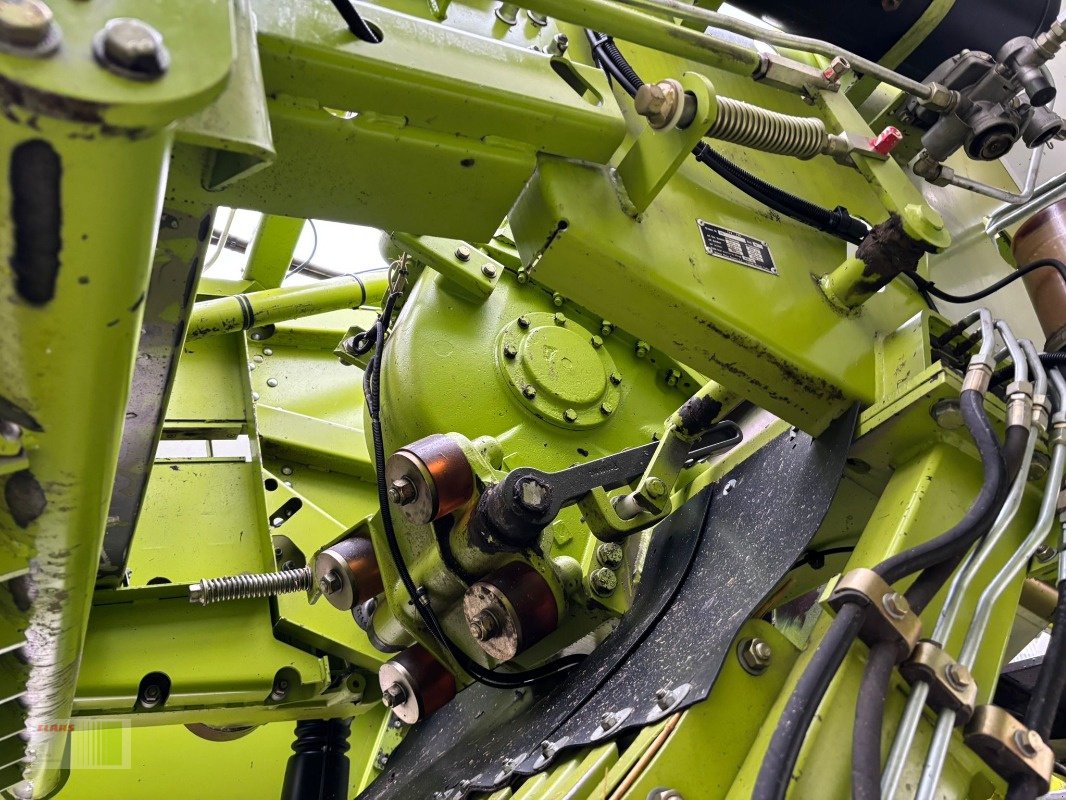 Großpackenpresse des Typs CLAAS Quadrant 2200 RC mit Vorbauhäcksler, Gebrauchtmaschine in Risum-Lindholm (Bild 11)