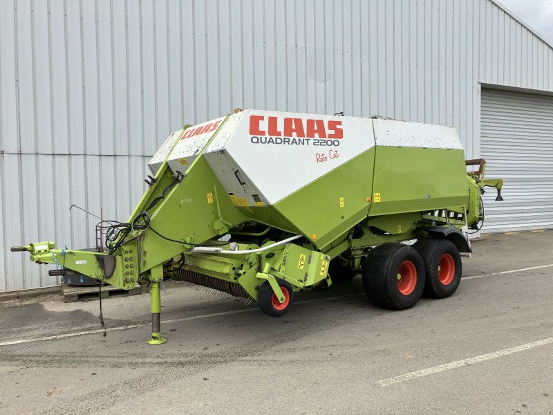 Großpackenpresse des Typs CLAAS QUADRANT 2200 RC, Gebrauchtmaschine in PLOUIGNEAU (Bild 1)