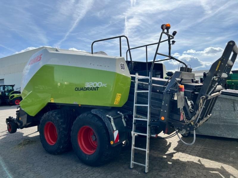 Großpackenpresse des Typs CLAAS QUADRANT 3200 FC, Gebrauchtmaschine in Hockenheim (Bild 4)