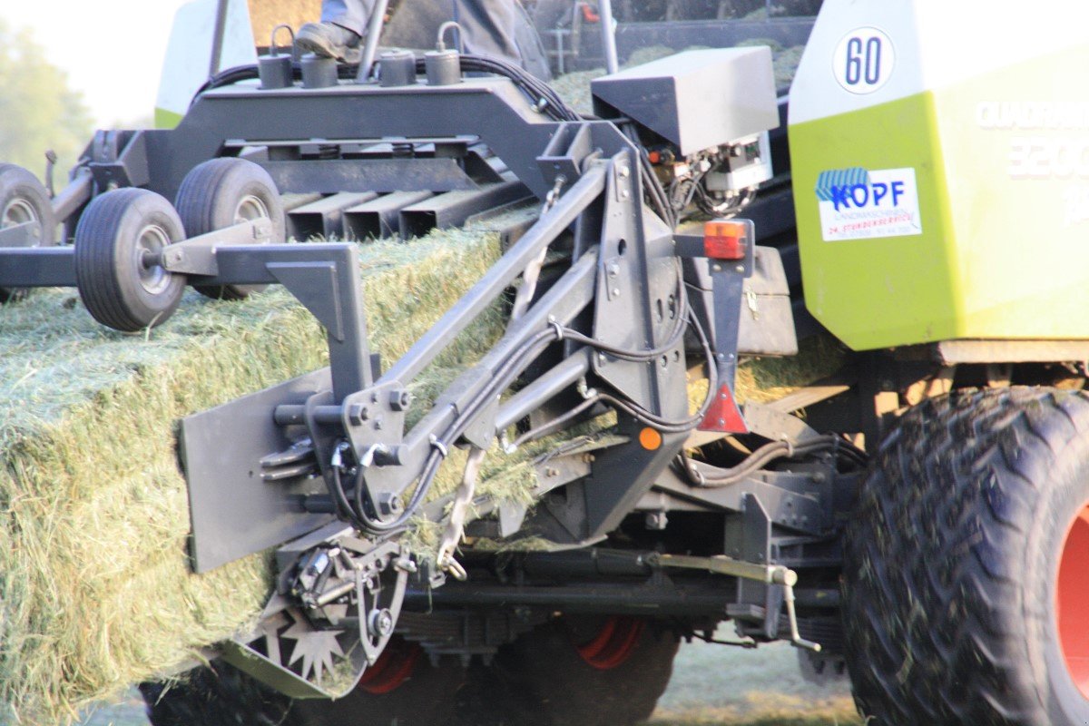 Großpackenpresse of the type CLAAS Quadrant 3200 RC mit Häcksler und Ballenstapler, Gebrauchtmaschine in Schutterzell (Picture 5)