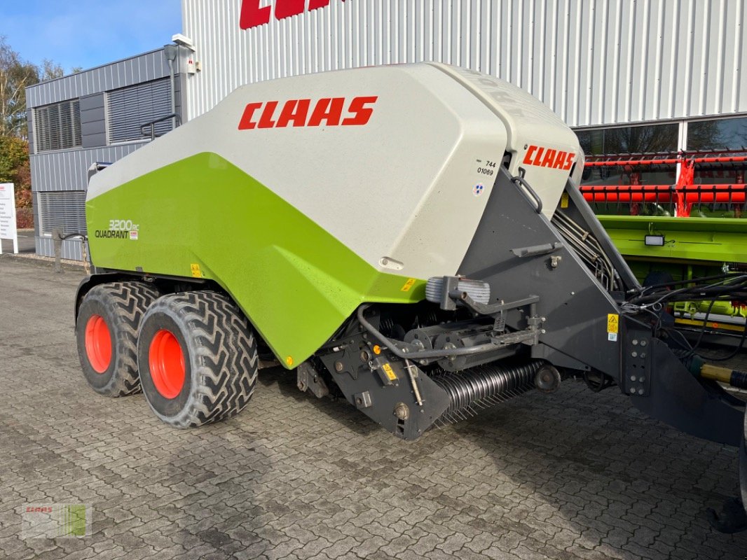 Großpackenpresse des Typs CLAAS QUADRANT 3200 RC, Gebrauchtmaschine in Bordesholm (Bild 3)