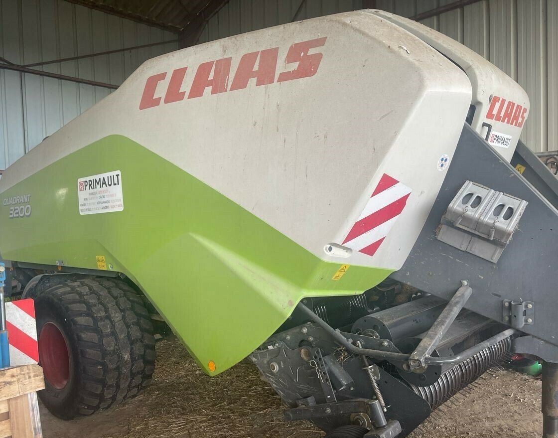 Großpackenpresse van het type CLAAS QUADRANT 3200 RF, Gebrauchtmaschine in CHEMINOT (Foto 1)