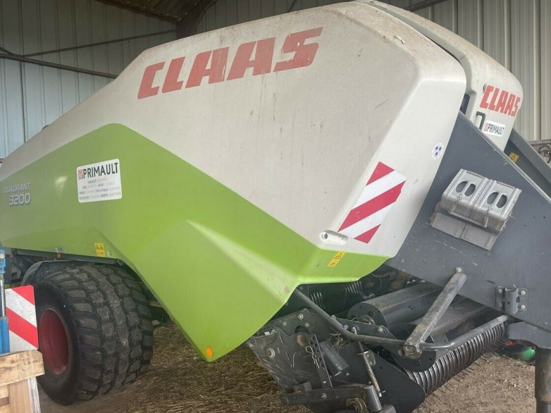 Großpackenpresse del tipo CLAAS QUADRANT 3200 RF, Gebrauchtmaschine In CHEMINOT (Immagine 1)