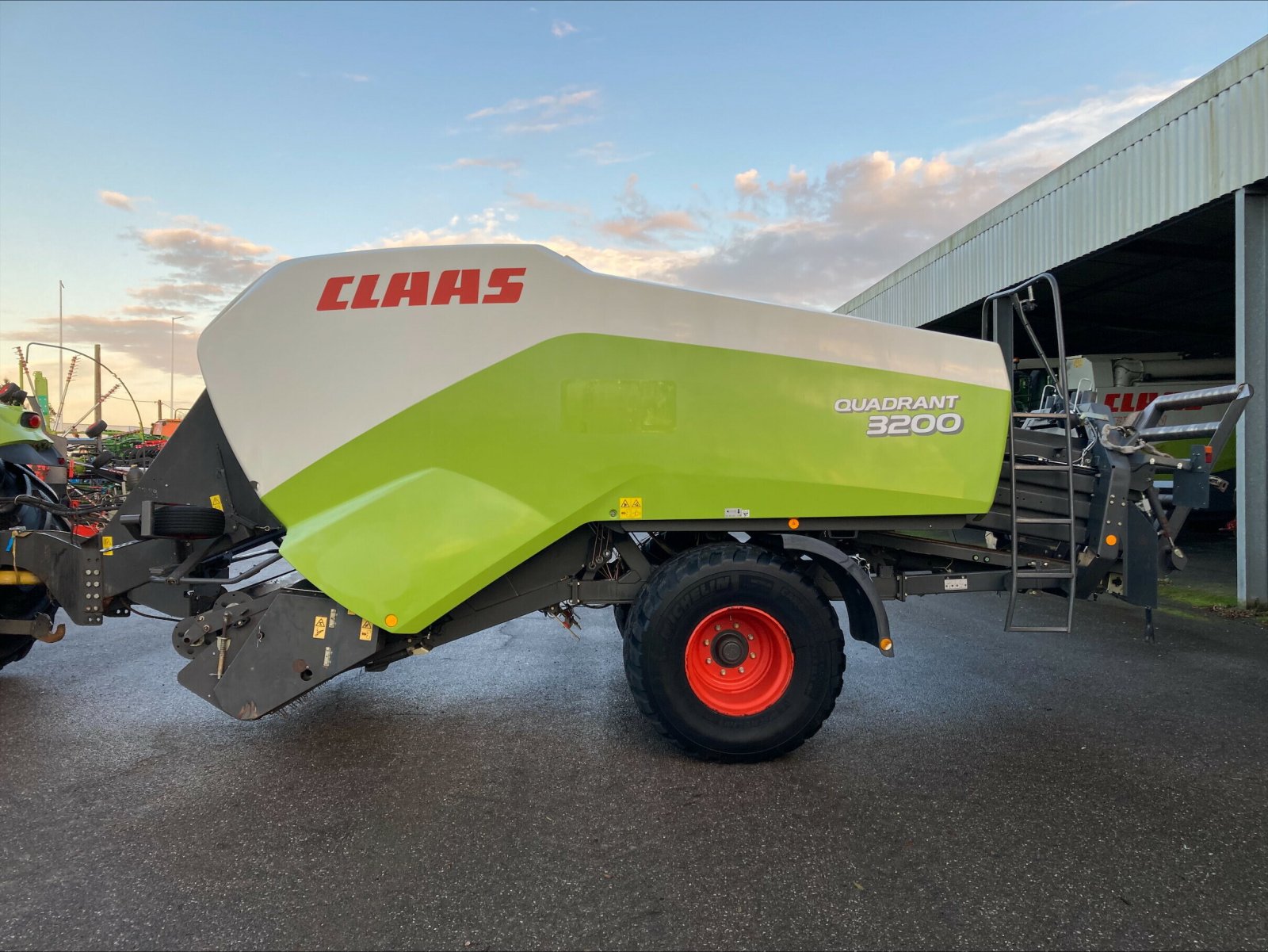 Großpackenpresse от тип CLAAS QUADRANT 3200 RF, Gebrauchtmaschine в CHEMINOT (Снимка 6)