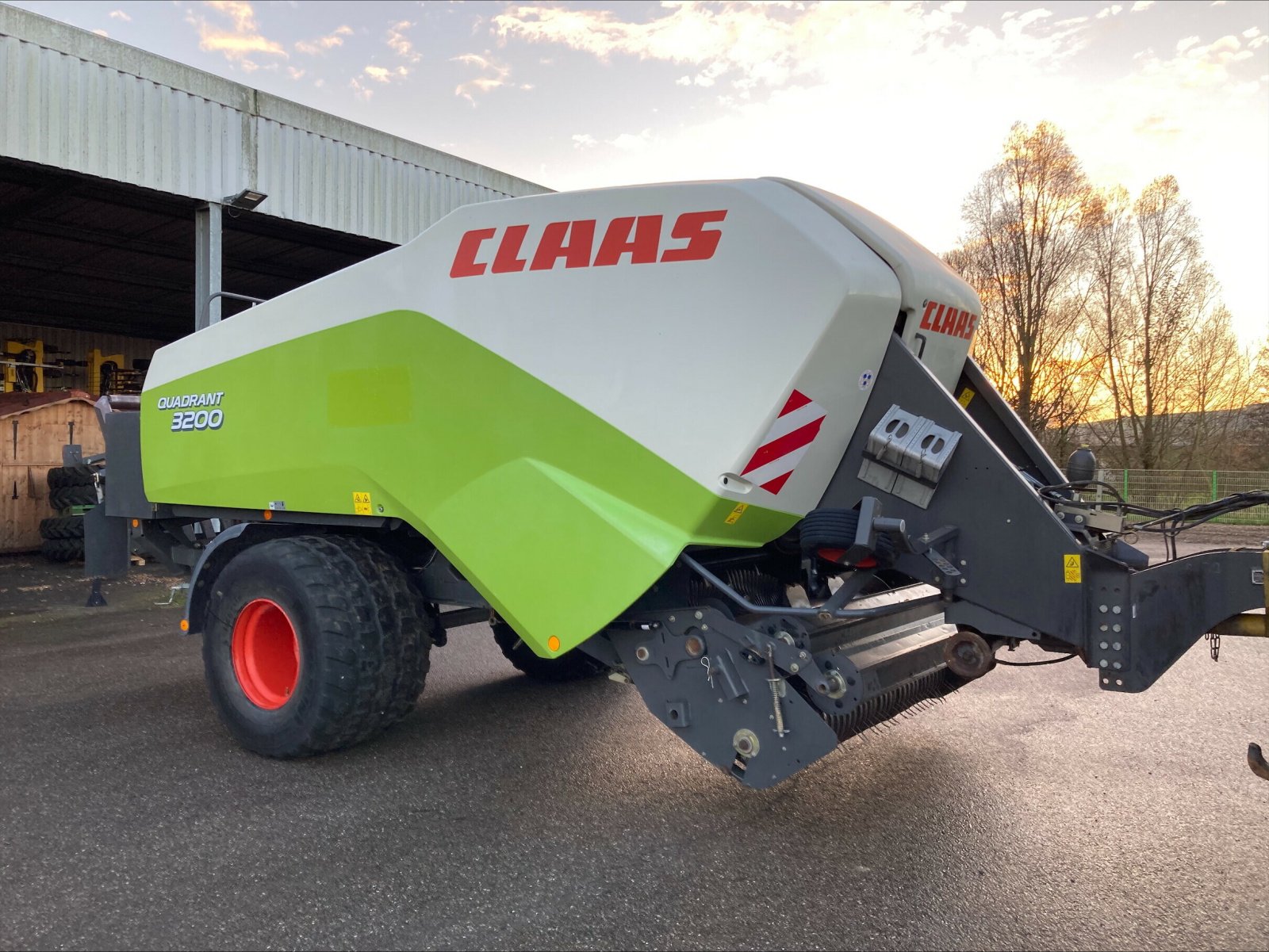 Großpackenpresse от тип CLAAS QUADRANT 3200 RF, Gebrauchtmaschine в CHEMINOT (Снимка 2)