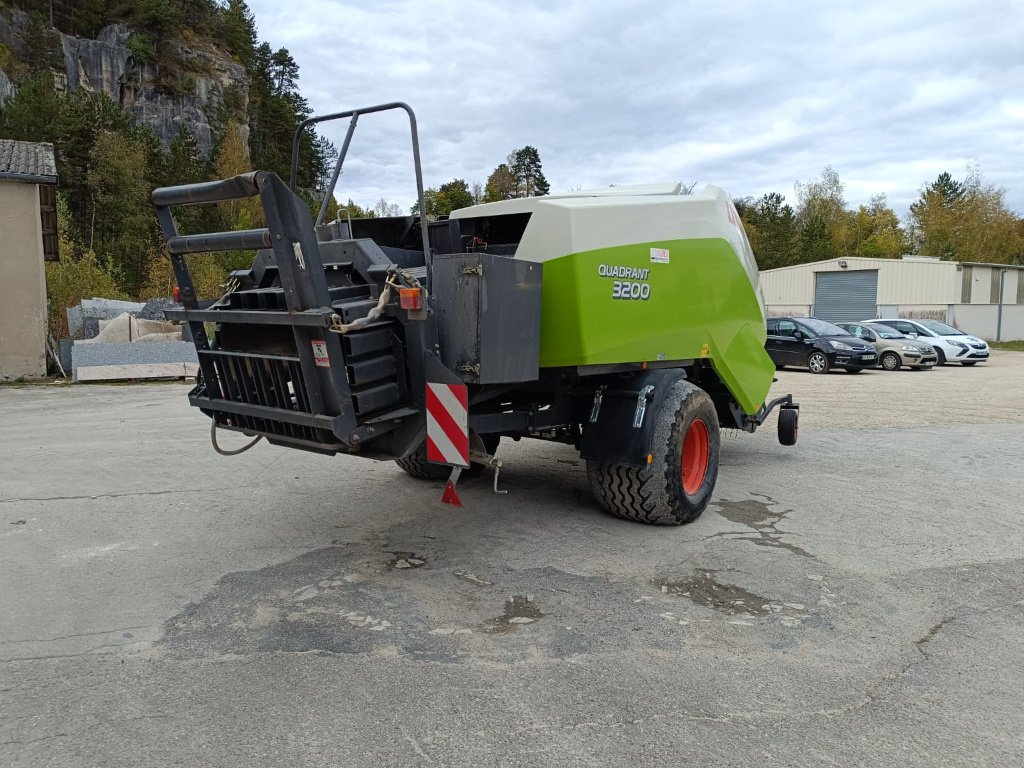 Großpackenpresse van het type CLAAS Quadrant 3200, Gebrauchtmaschine in Lérouville (Foto 8)