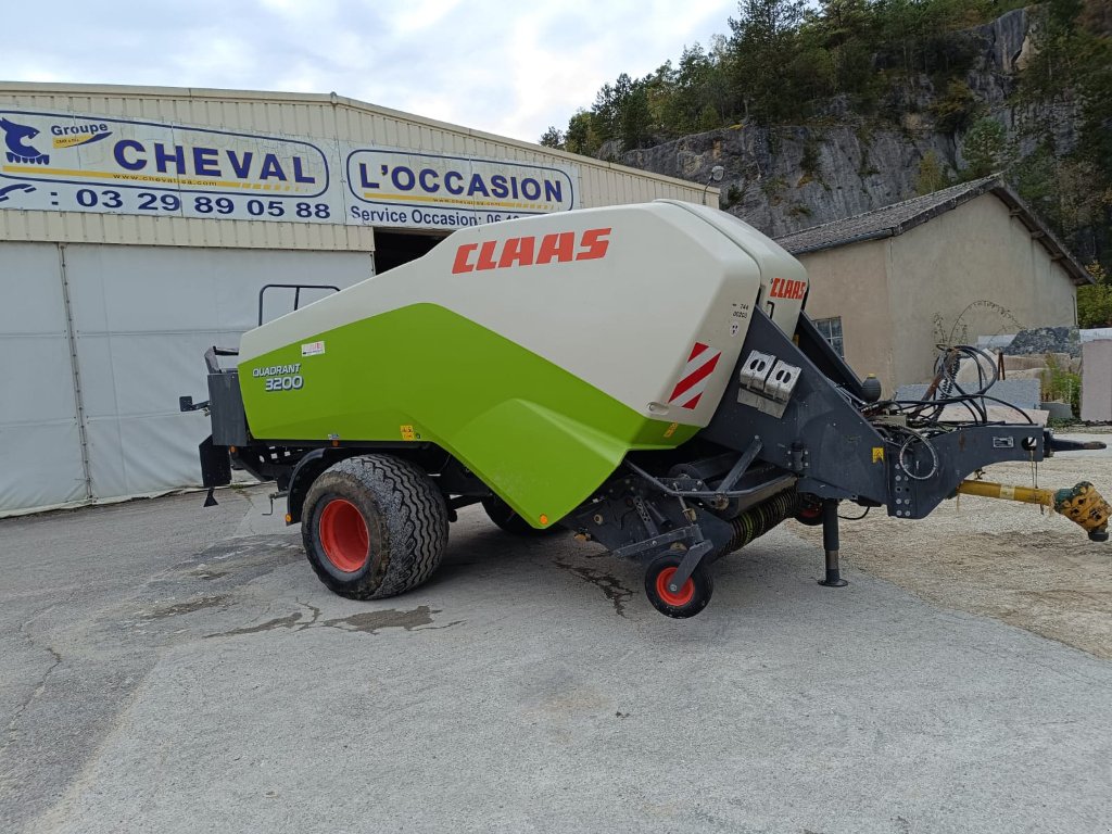 Großpackenpresse van het type CLAAS Quadrant 3200, Gebrauchtmaschine in Lérouville (Foto 9)