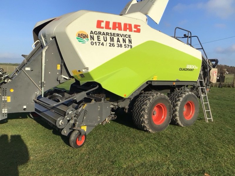 Großpackenpresse des Typs CLAAS Quadrant 3300 RC Tandem, Gebrauchtmaschine in Löwenberger Land (Bild 1)