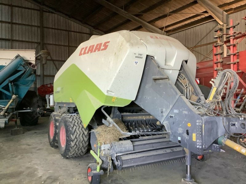 Großpackenpresse des Typs CLAAS QUADRANT 3300 RF, Gebrauchtmaschine in CHEMINOT (Bild 1)