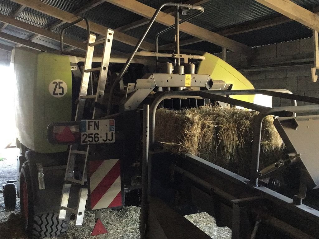 Großpackenpresse del tipo CLAAS Quadrant 4000, Gebrauchtmaschine en SAINTE GENEVIEVE SUR AGENCE (Imagen 4)