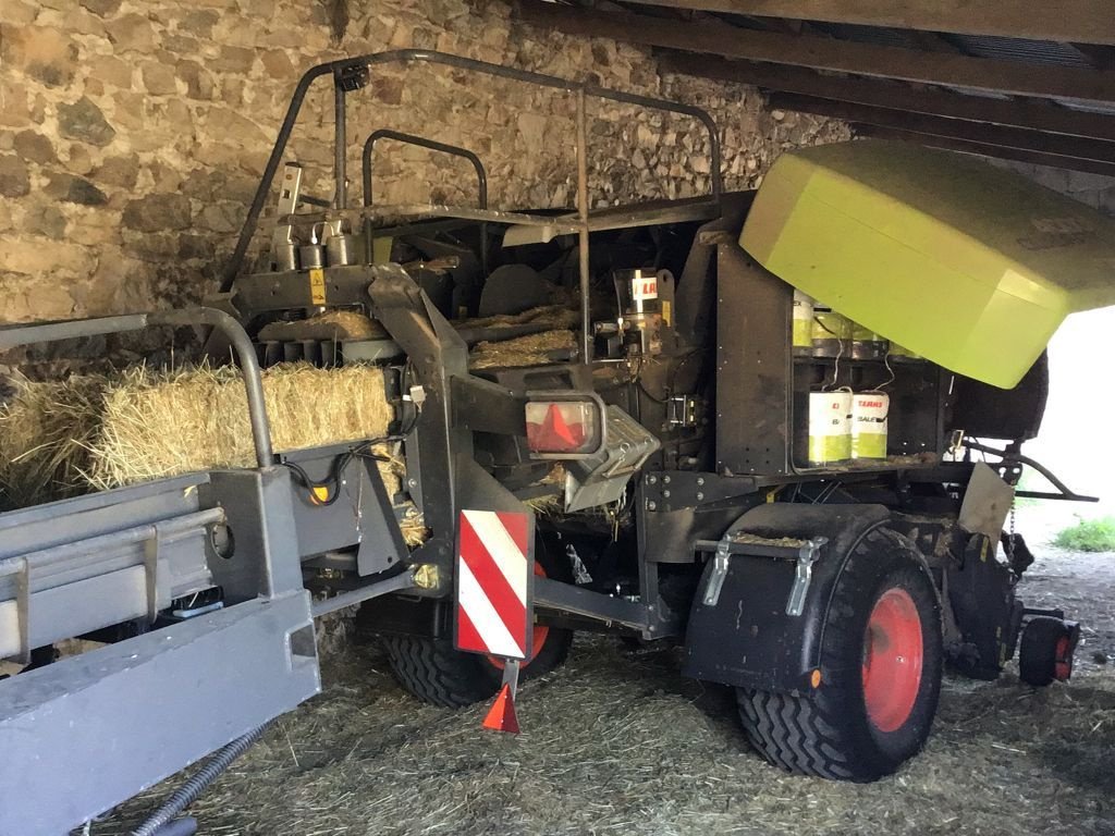 Großpackenpresse van het type CLAAS Quadrant 4000, Gebrauchtmaschine in SAINTE GENEVIEVE SUR AGENCE (Foto 3)