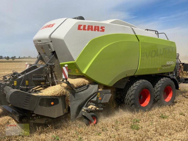 Großpackenpresse van het type CLAAS QUADRANT 5200 EVOLUTION FC, Vorbauhäcksler, Gebrauchtmaschine in Molbergen (Foto 1)