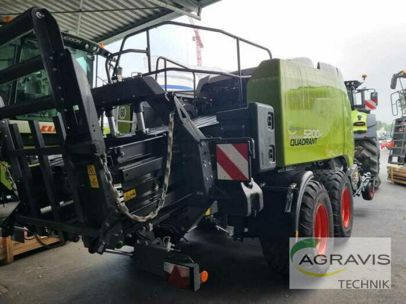 Großpackenpresse des Typs CLAAS QUADRANT 5200 FC TA, Neumaschine in Lage (Bild 13)