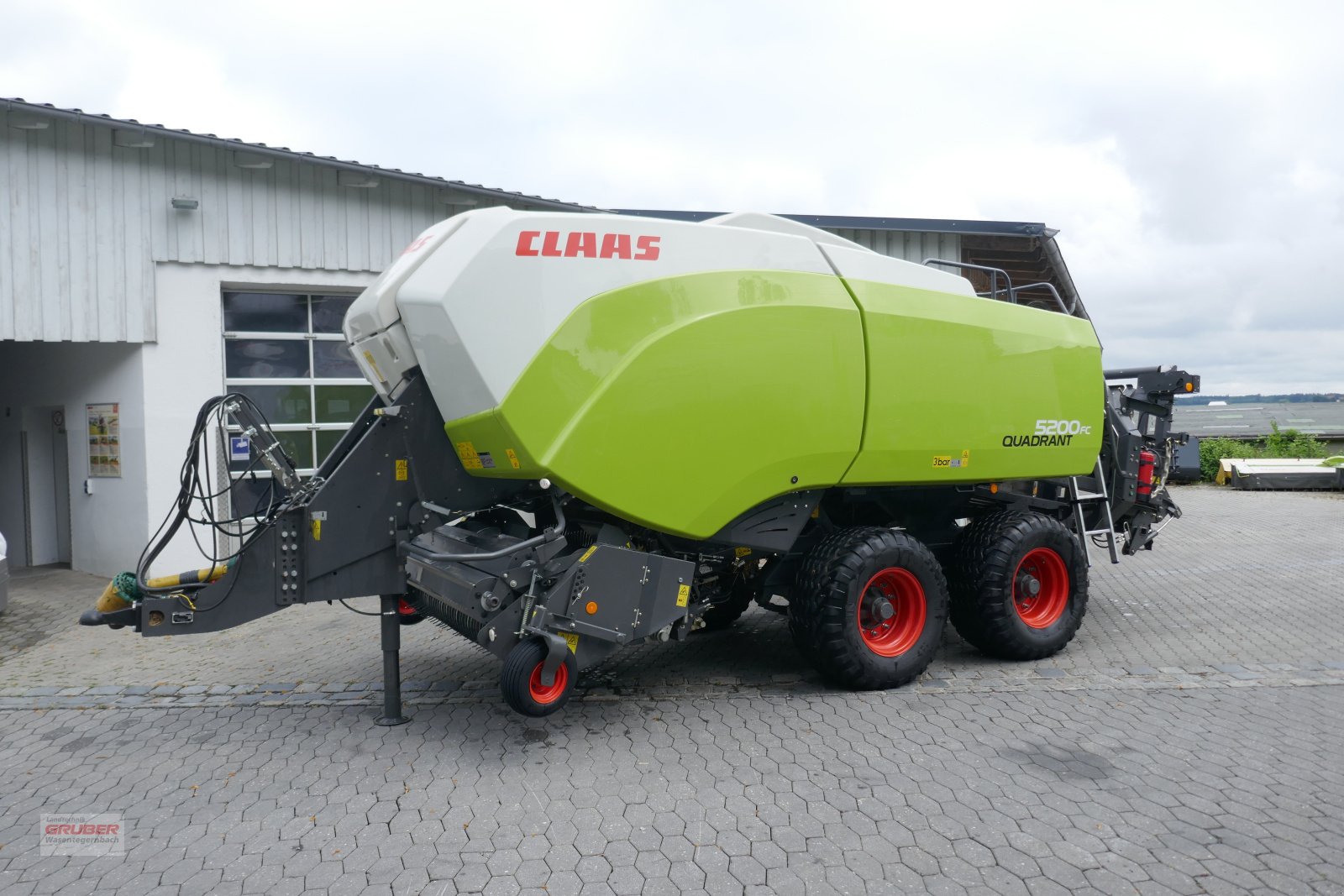 Großpackenpresse of the type CLAAS Quadrant 5200 FC, Gebrauchtmaschine in Dorfen (Picture 1)