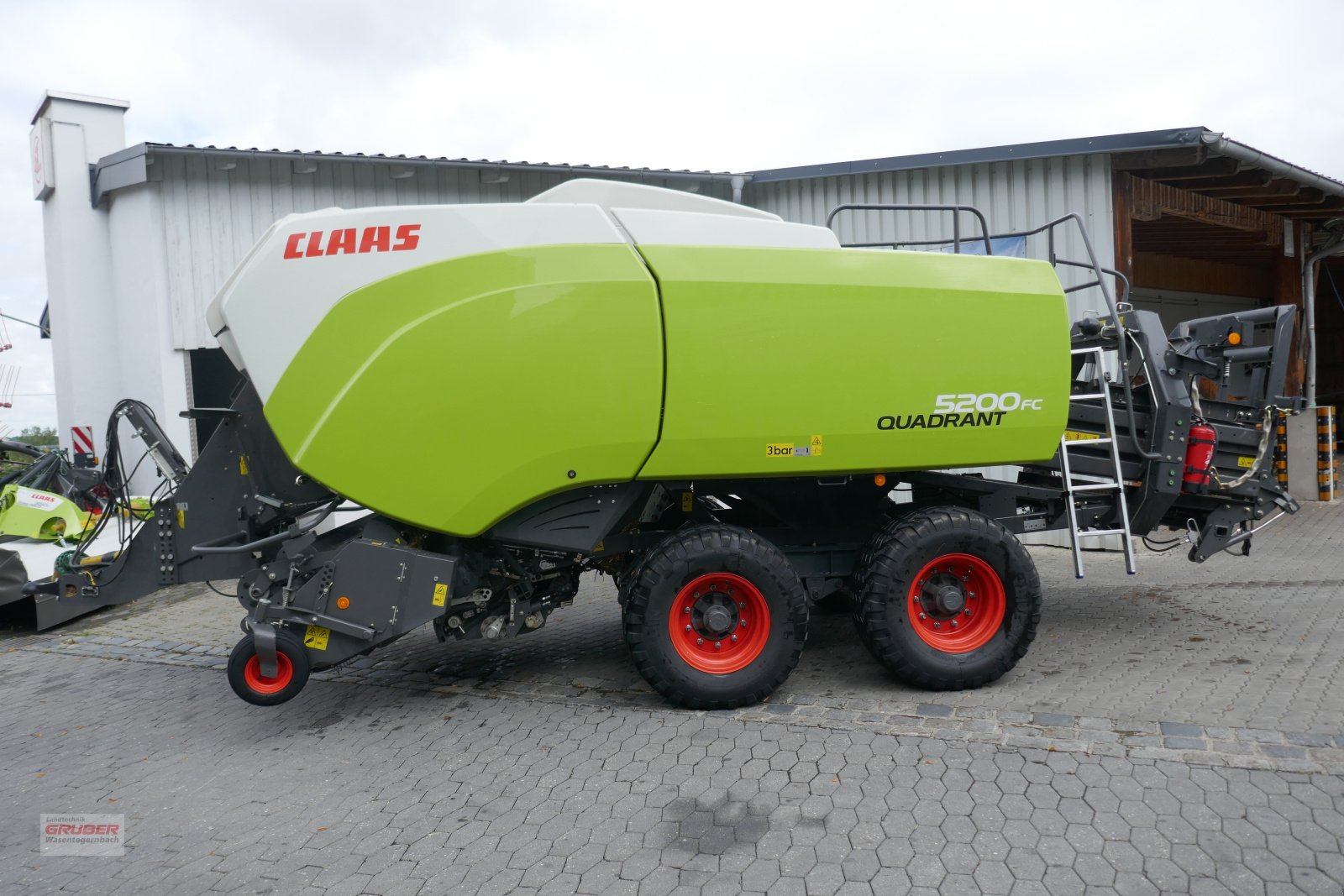 Großpackenpresse des Typs CLAAS Quadrant 5200 FC, Gebrauchtmaschine in Dorfen (Bild 5)