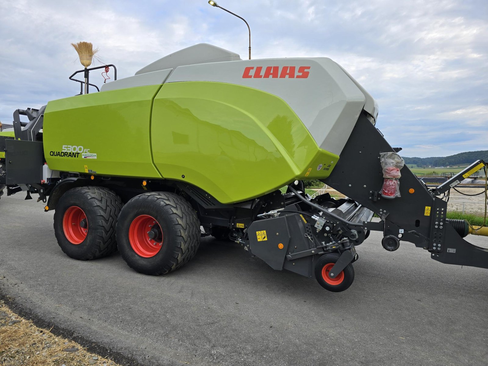 Großpackenpresse типа CLAAS QUADRANT 5.300 FC, Gebrauchtmaschine в Naklo (Фотография 11)