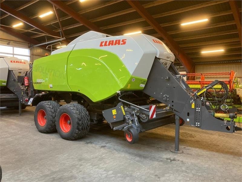 Großpackenpresse des Typs CLAAS QUADRANT 5300 RC T EVOLUTION, Gebrauchtmaschine in Hinnerup (Bild 1)