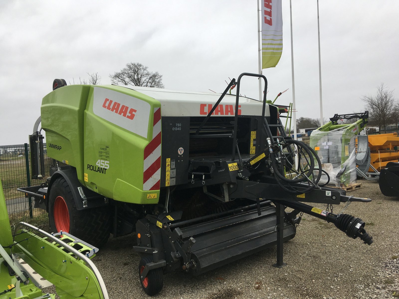 Großpackenpresse des Typs CLAAS ROLLANT UNIWRAP 455 RC, Gebrauchtmaschine in CHEMINOT (Bild 1)