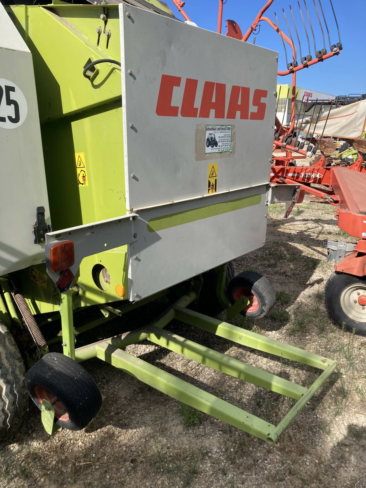 Großpackenpresse du type CLAAS VARIANT 260, Gebrauchtmaschine en SAINT ANDIOL (Photo 4)