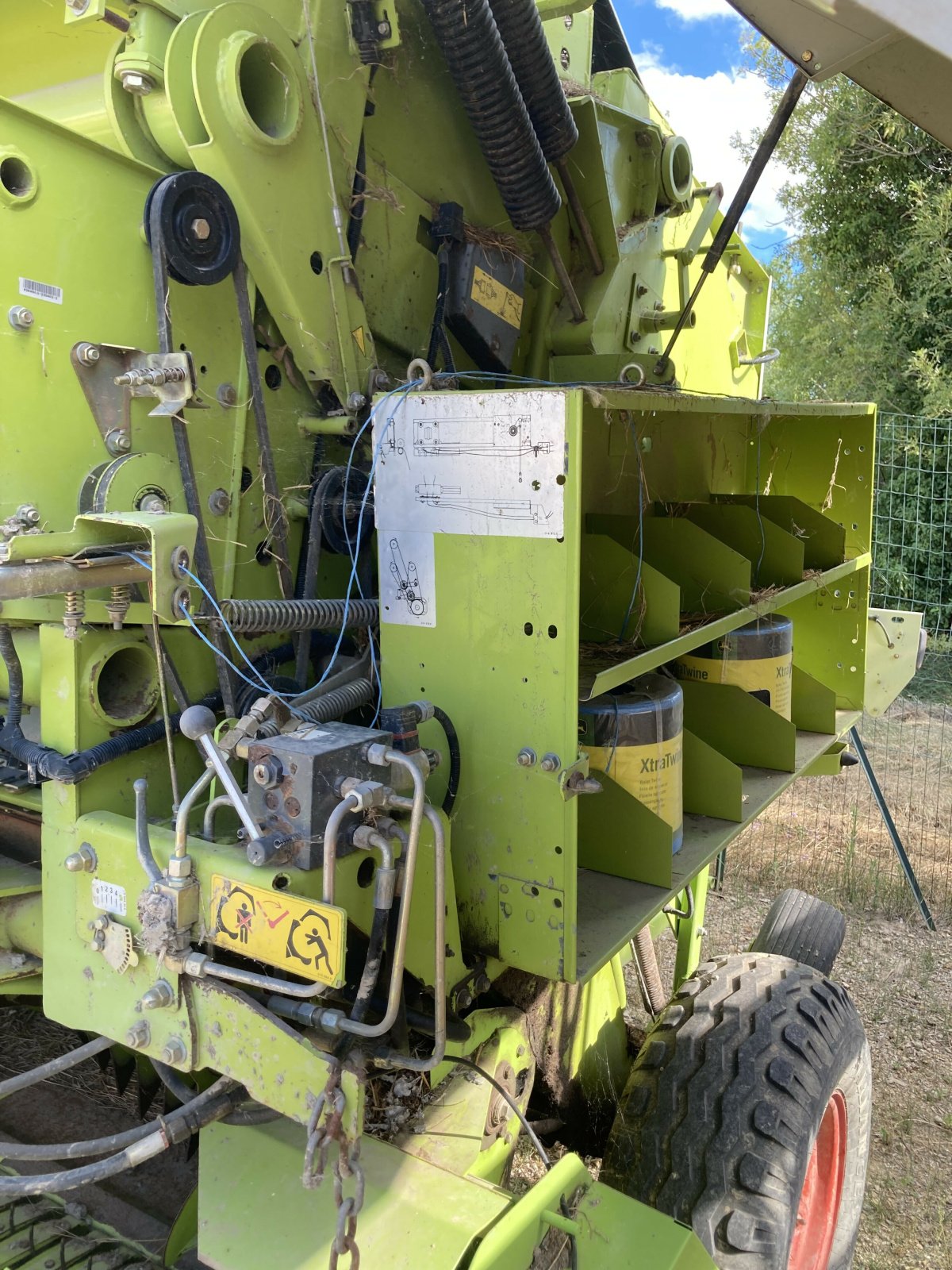 Großpackenpresse van het type CLAAS VARIANT 260, Gebrauchtmaschine in SAINT ANDIOL (Foto 5)