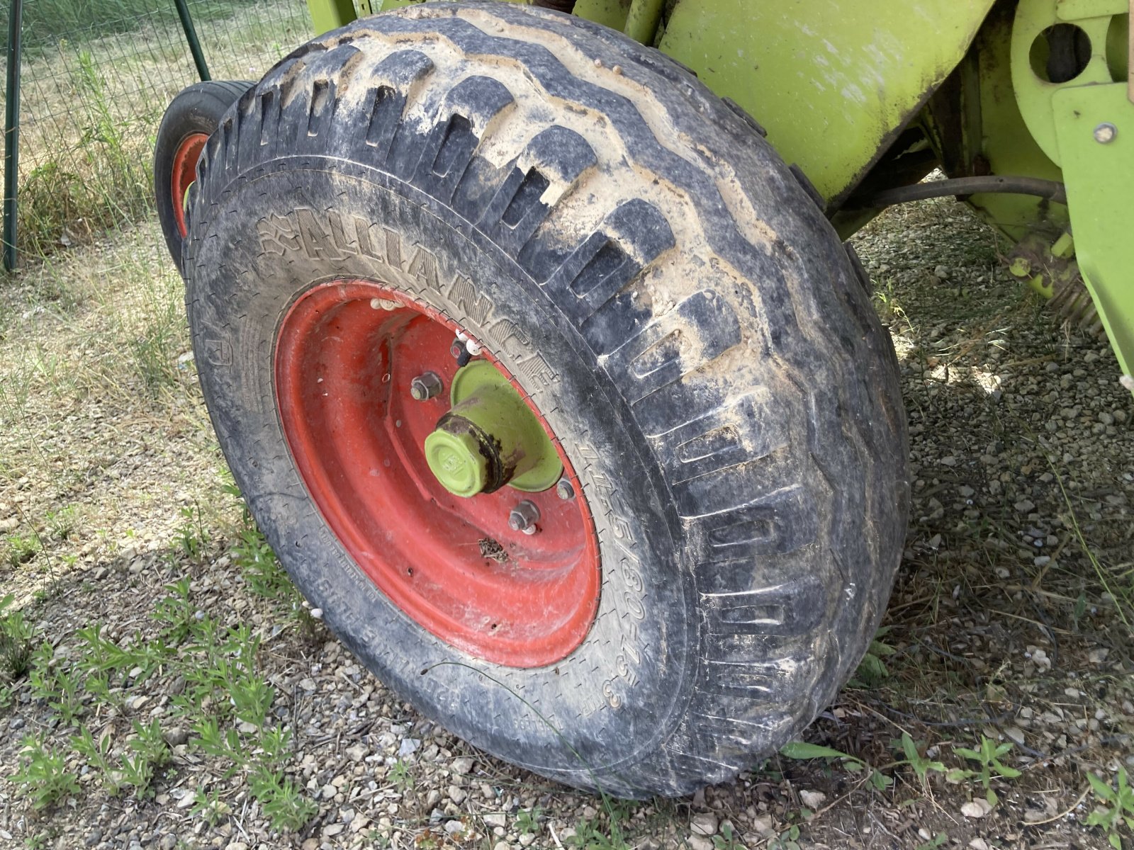 Großpackenpresse of the type CLAAS VARIANT 260, Gebrauchtmaschine in SAINT ANDIOL (Picture 7)