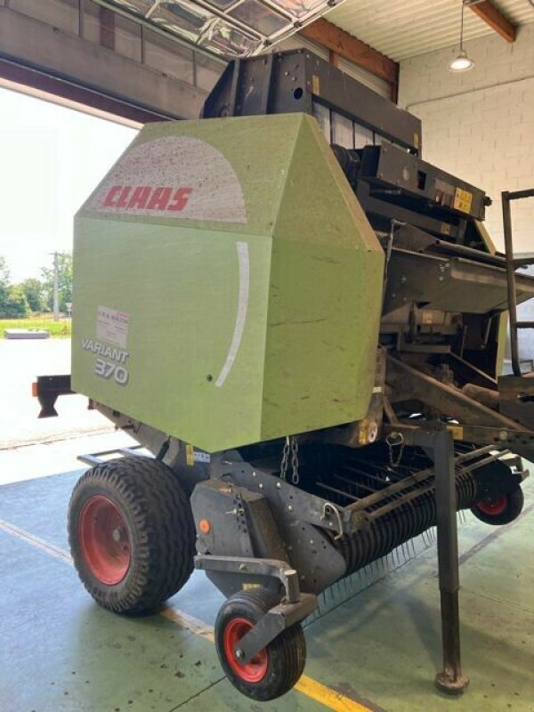 Großpackenpresse des Typs CLAAS VARIANT 370, Gebrauchtmaschine in Hauteroche (Bild 2)