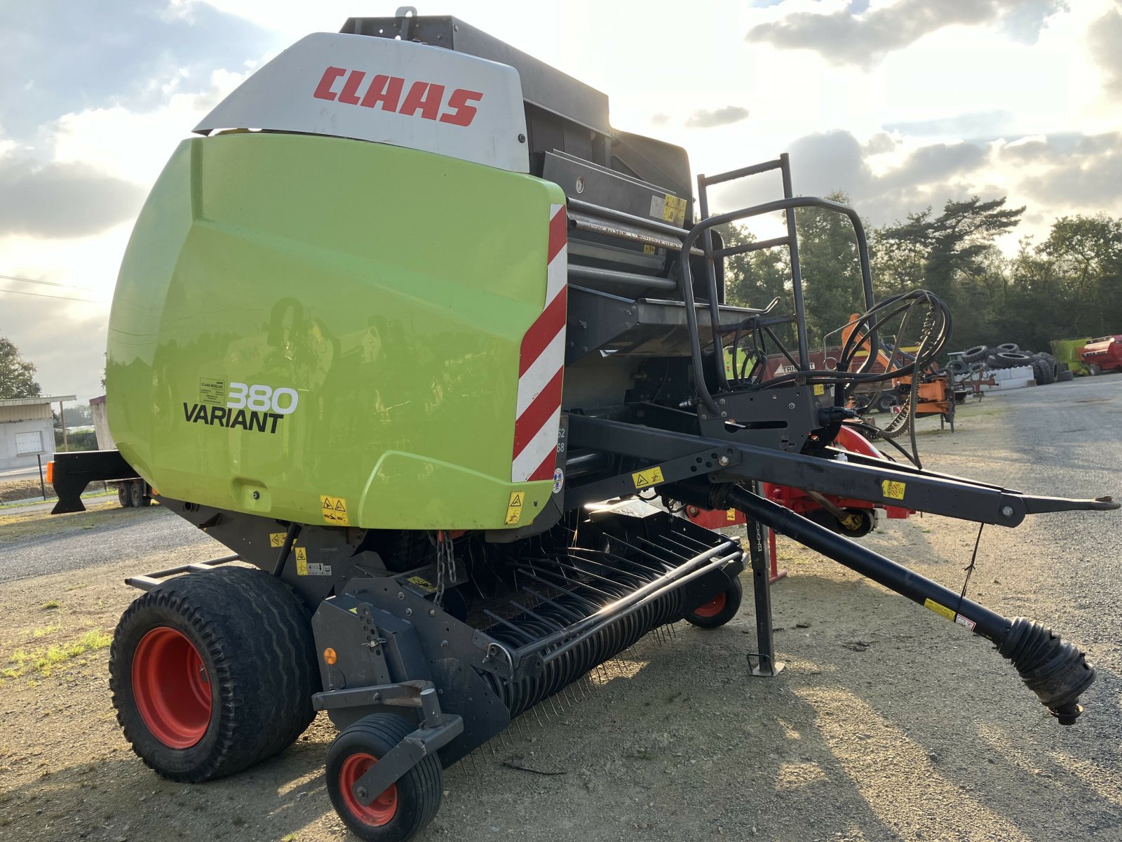 Großpackenpresse a típus CLAAS VARIANT 380 RF, Gebrauchtmaschine ekkor: PLOUIGNEAU (Kép 2)