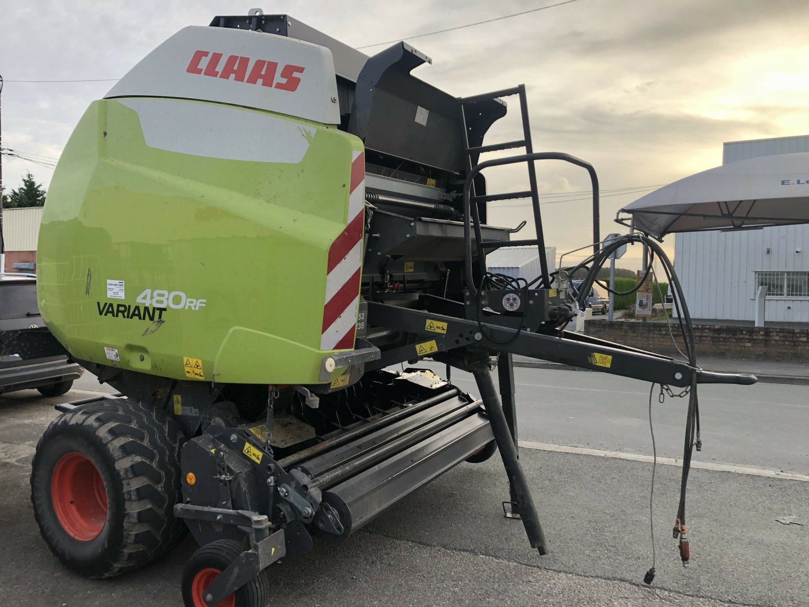 Großpackenpresse du type CLAAS VARIANT 480 RF, Gebrauchtmaschine en BEAUVOIS (Photo 2)