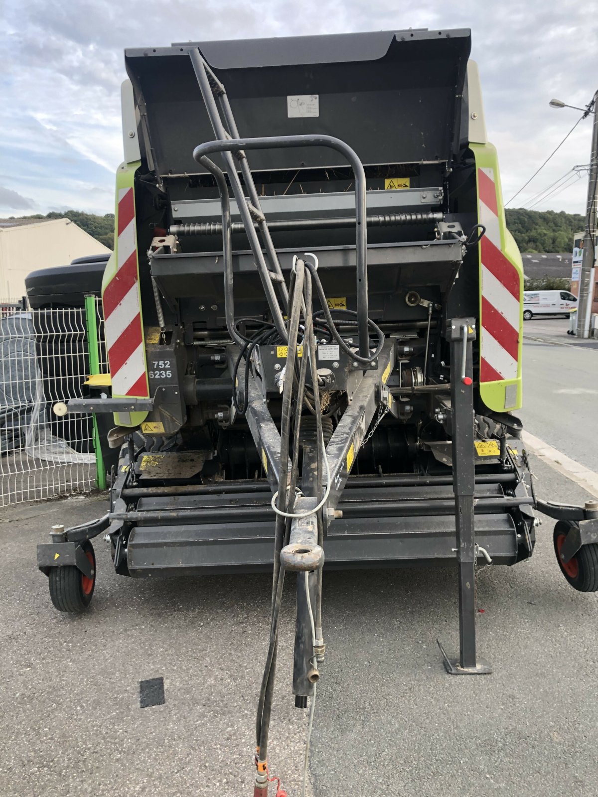 Großpackenpresse van het type CLAAS VARIANT 480 RF, Gebrauchtmaschine in BEAUVOIS (Foto 3)