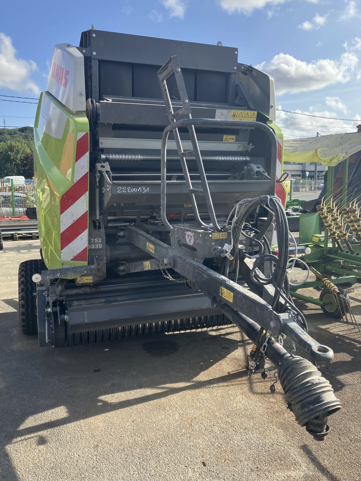 Großpackenpresse del tipo CLAAS VARIANT 480 RF, Gebrauchtmaschine In BLENDECQUES (Immagine 2)