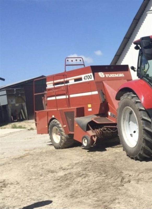 Großpackenpresse tip Fiatagri 4700, Gebrauchtmaschine in øster ulslev (Poză 3)