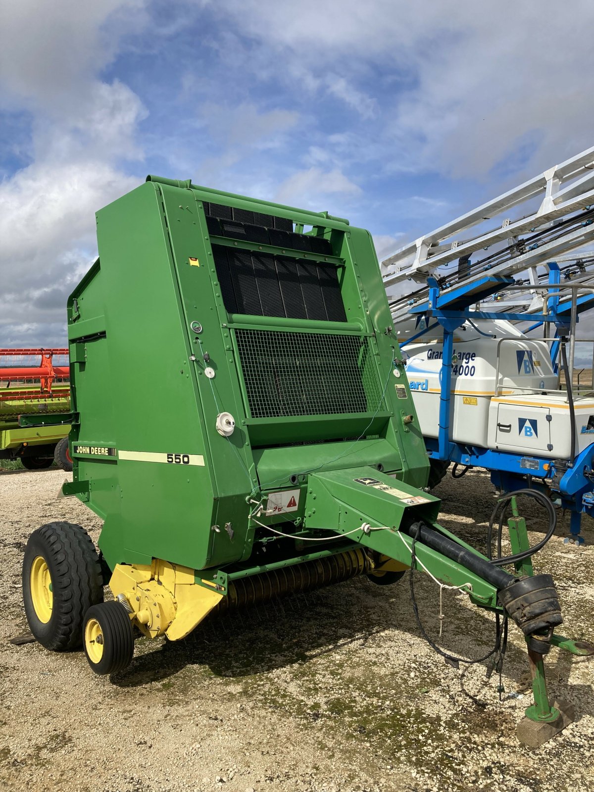 Großpackenpresse typu John Deere PRESSE 550, Gebrauchtmaschine v LAIGNES (Obrázek 2)