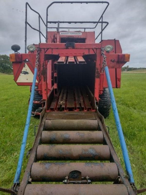 Großpackenpresse van het type Massey Ferguson 185. Årg. 2004, Gebrauchtmaschine in øster ulslev (Foto 8)