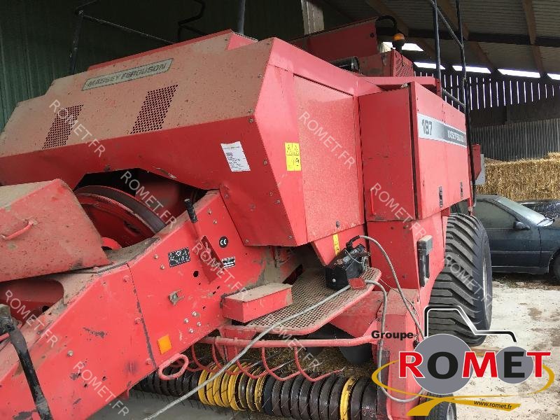 Großpackenpresse of the type Massey Ferguson 187, Gebrauchtmaschine in Gennes sur glaize (Picture 1)