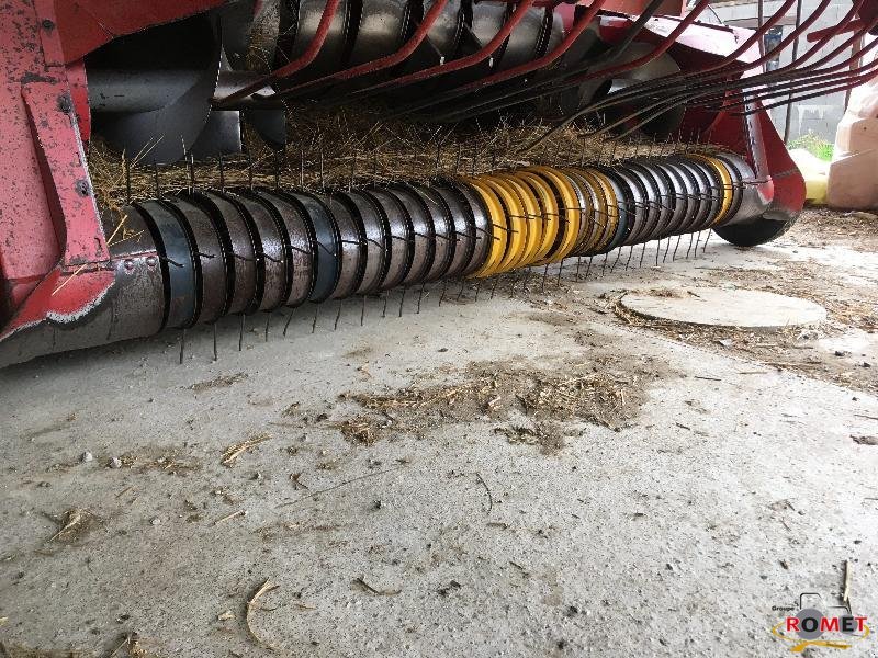 Großpackenpresse van het type Massey Ferguson 187, Gebrauchtmaschine in Gennes sur glaize (Foto 6)