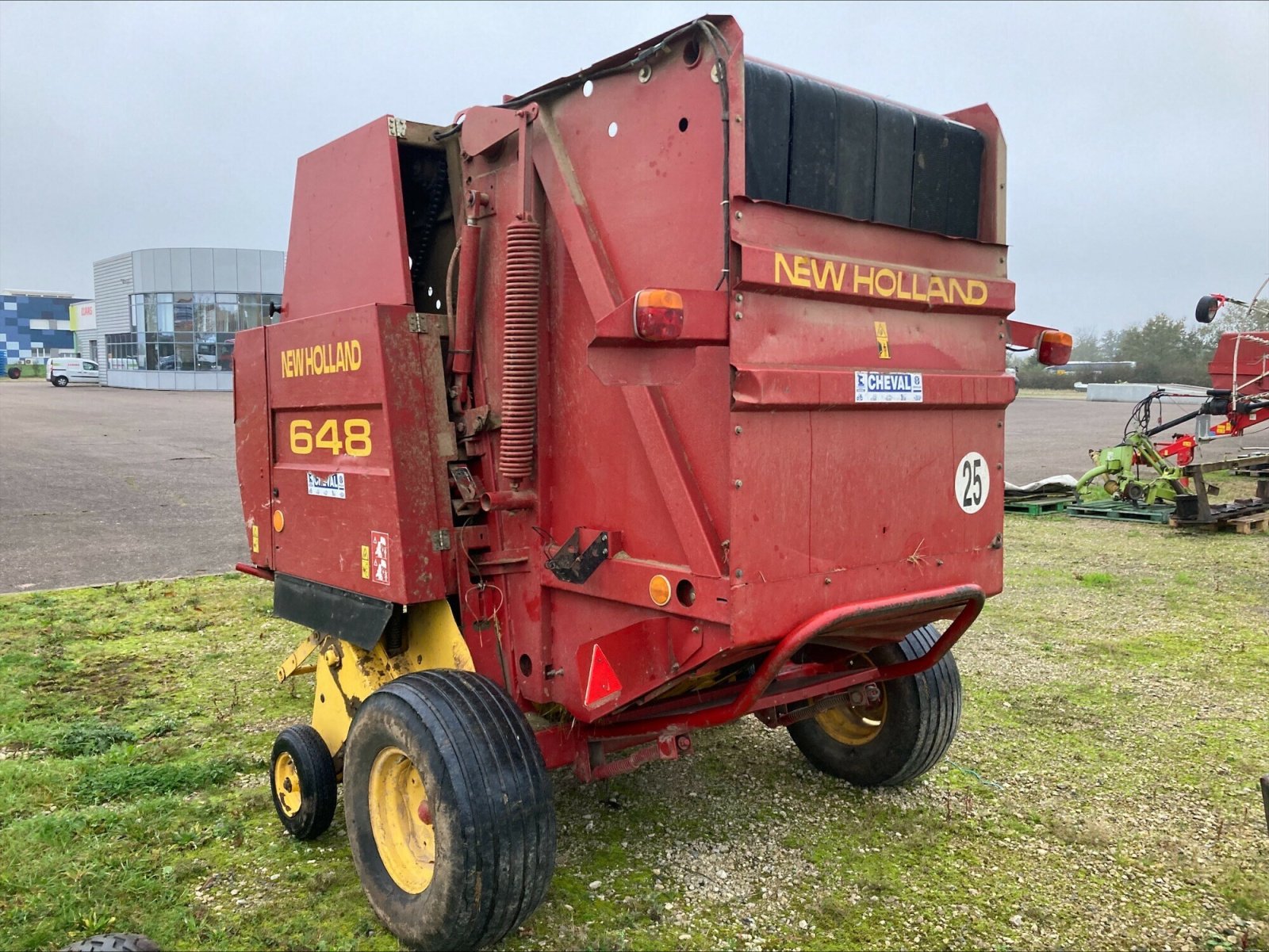 Großpackenpresse des Typs New Holland 648, Gebrauchtmaschine in CHEMINOT (Bild 4)