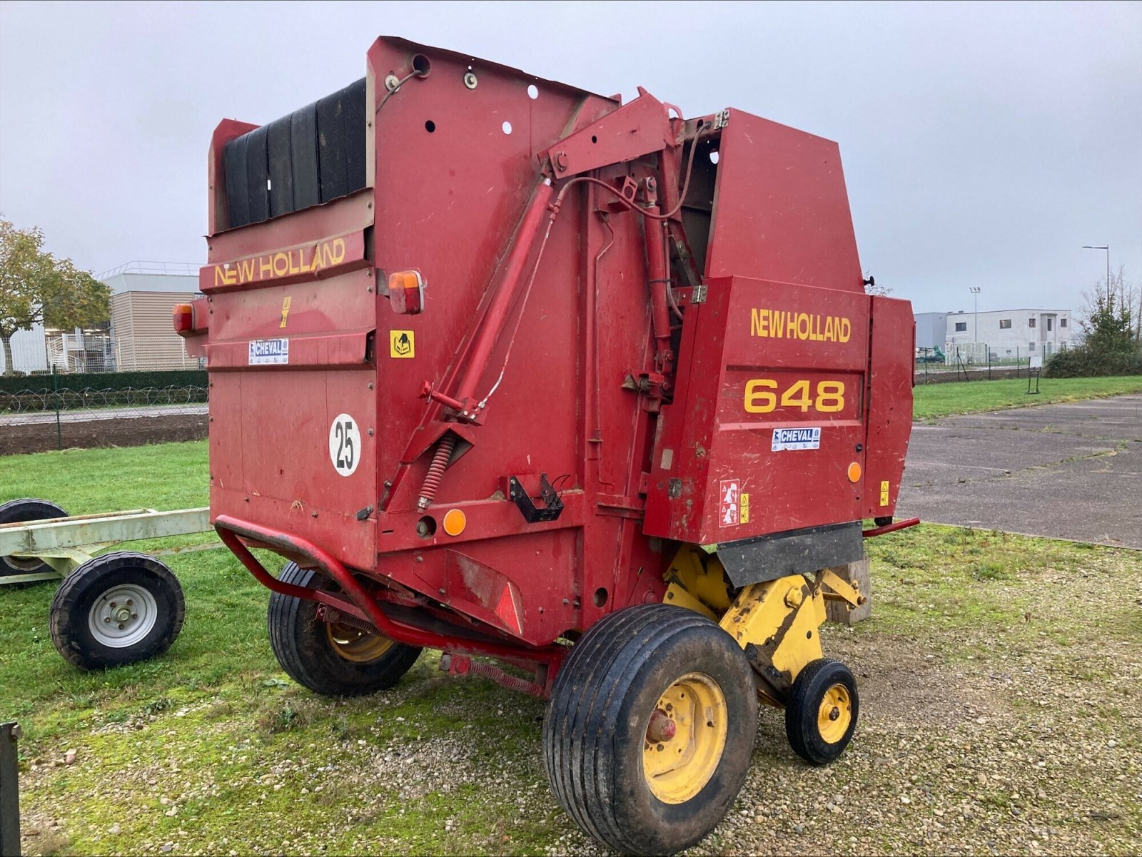 Großpackenpresse del tipo New Holland 648, Gebrauchtmaschine In CHEMINOT (Immagine 3)