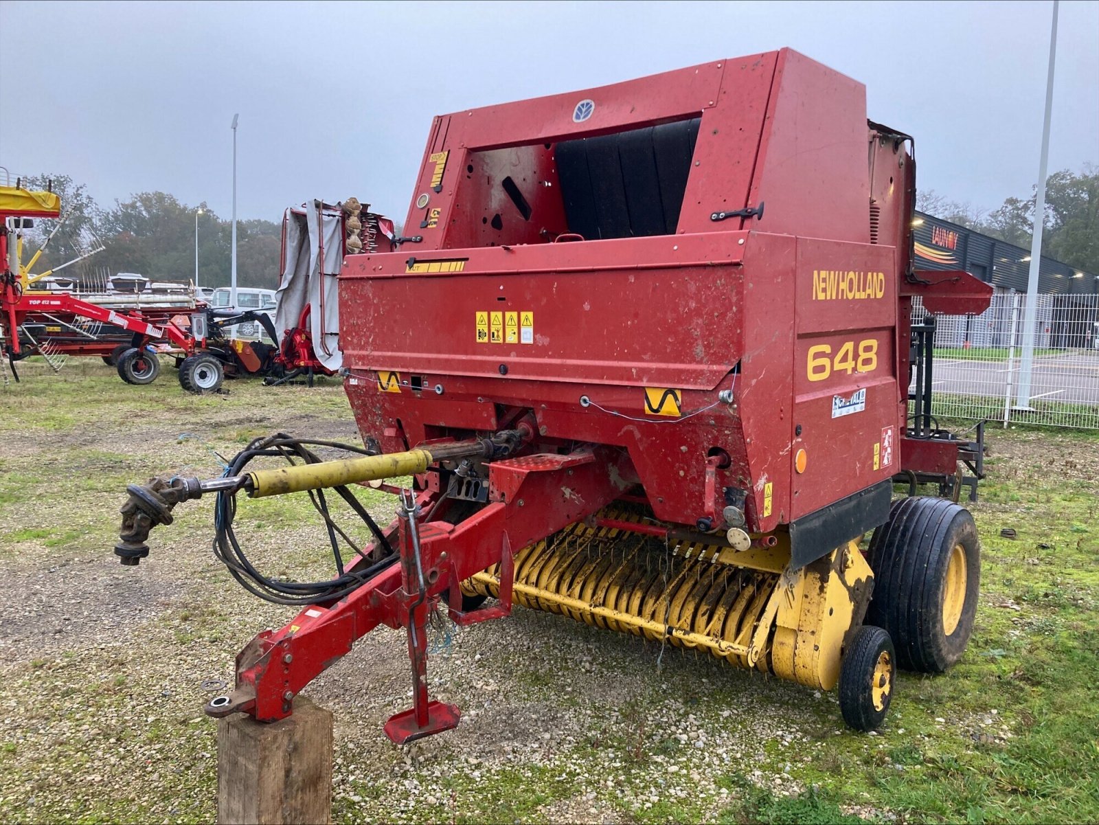 Großpackenpresse typu New Holland 648, Gebrauchtmaschine v CHEMINOT (Obrázek 2)