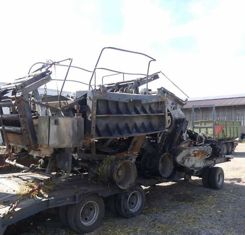 Großpackenpresse van het type New Holland BB 1270 Brandschaden. Standort Nähe Münster, Gebrauchtmaschine in Honigsee (Foto 4)