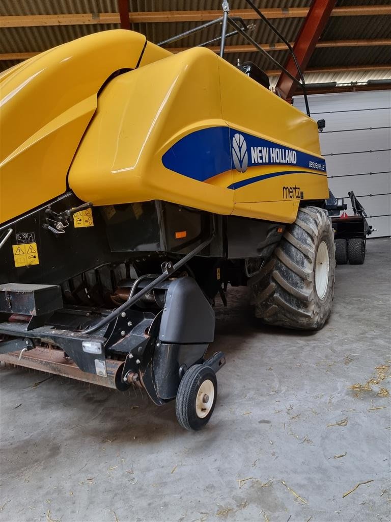 Großpackenpresse typu New Holland bb9090 plus Inkl. Pomi vogn med vægt, Gebrauchtmaschine w Aulum (Zdjęcie 1)