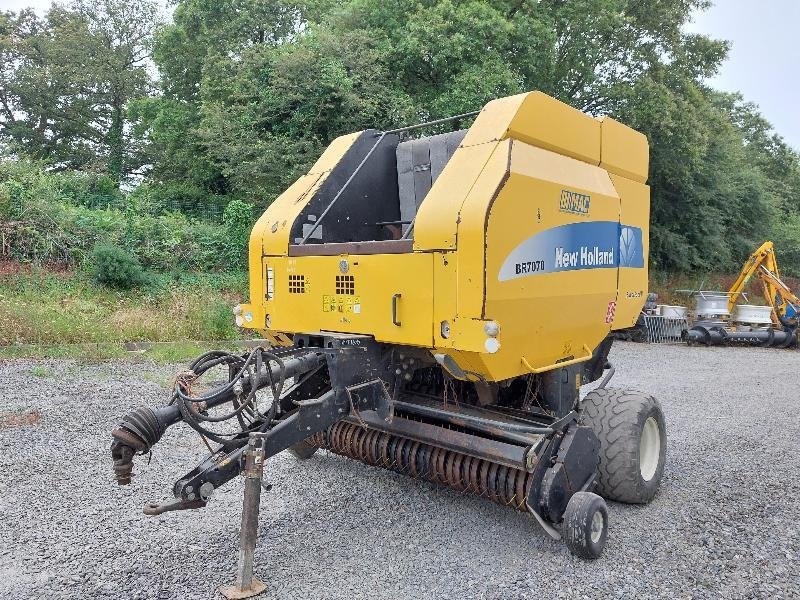 Großpackenpresse typu New Holland BR7070FLIBCAMERO, Gebrauchtmaschine v CHATEAUBRIANT CEDEX (Obrázok 4)