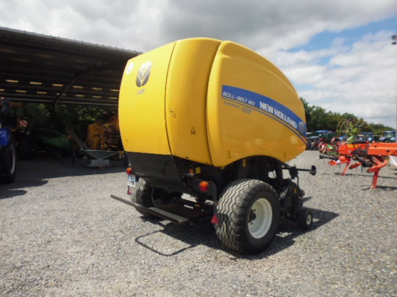 Großpackenpresse van het type New Holland ROLLBELT180, Gebrauchtmaschine in CHATEAUBRIANT CEDEX (Foto 2)