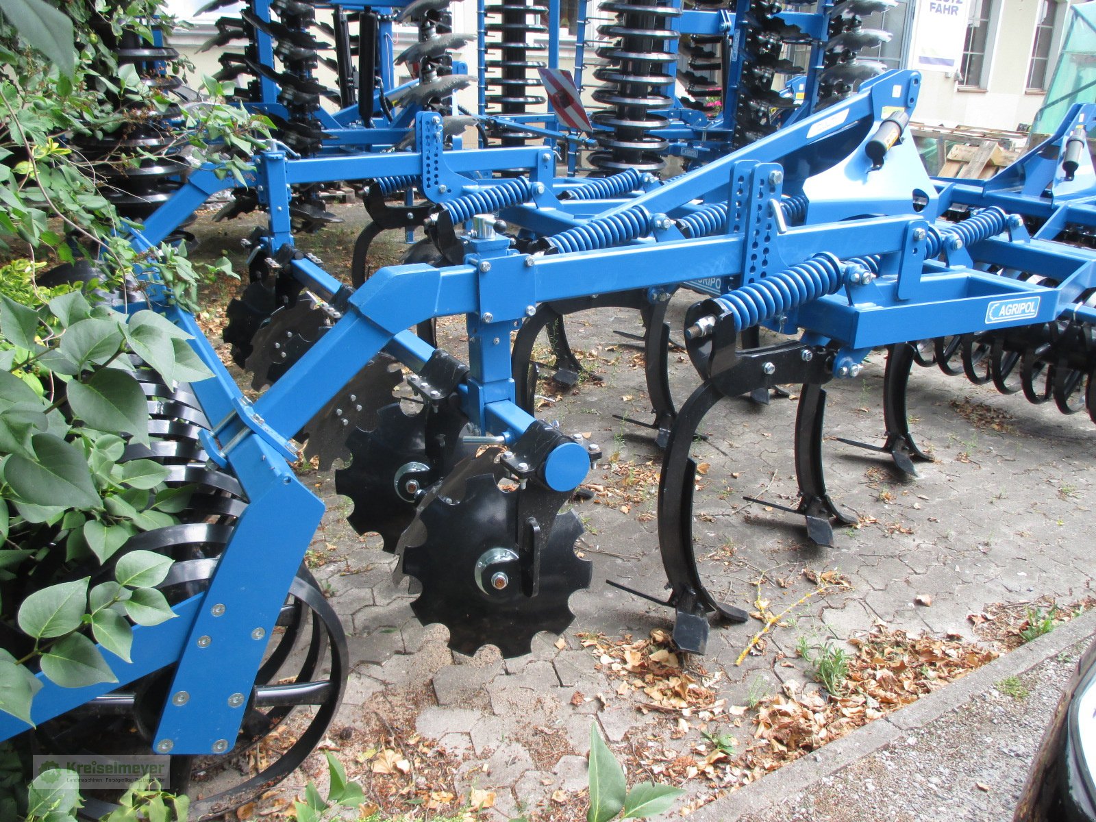 Grubber of the type Agripol Culti 2-300 Tiefengrubber mit Feder-Überlastsicherung + Dachringwalze, Neumaschine in Feuchtwangen (Picture 3)