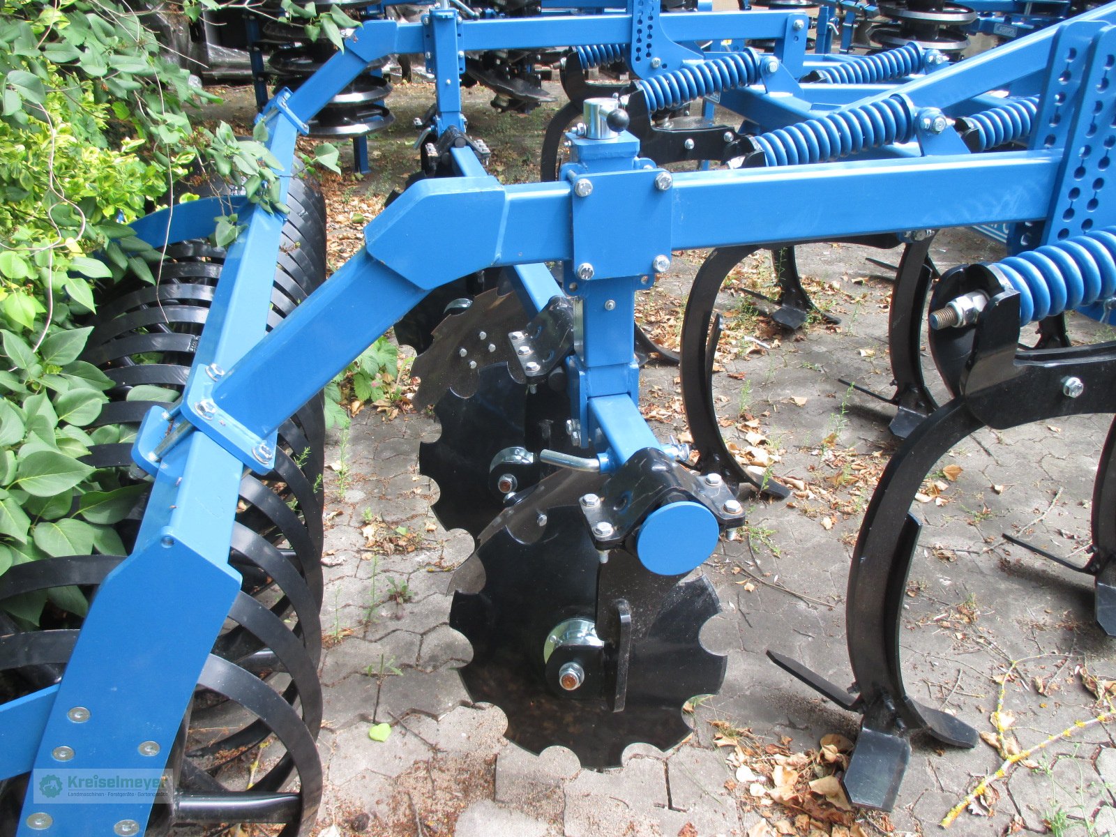 Grubber of the type Agripol Culti 2-300 Tiefengrubber mit Feder-Überlastsicherung + Dachringwalze, Neumaschine in Feuchtwangen (Picture 4)